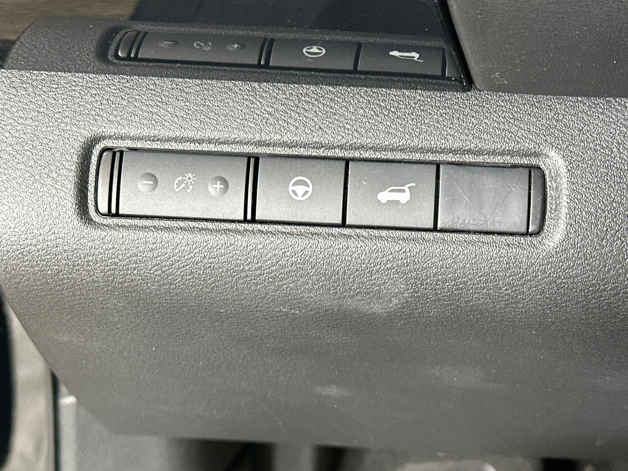 Used 2025 Nissan Pathfinder SV AWD/4WD image 17