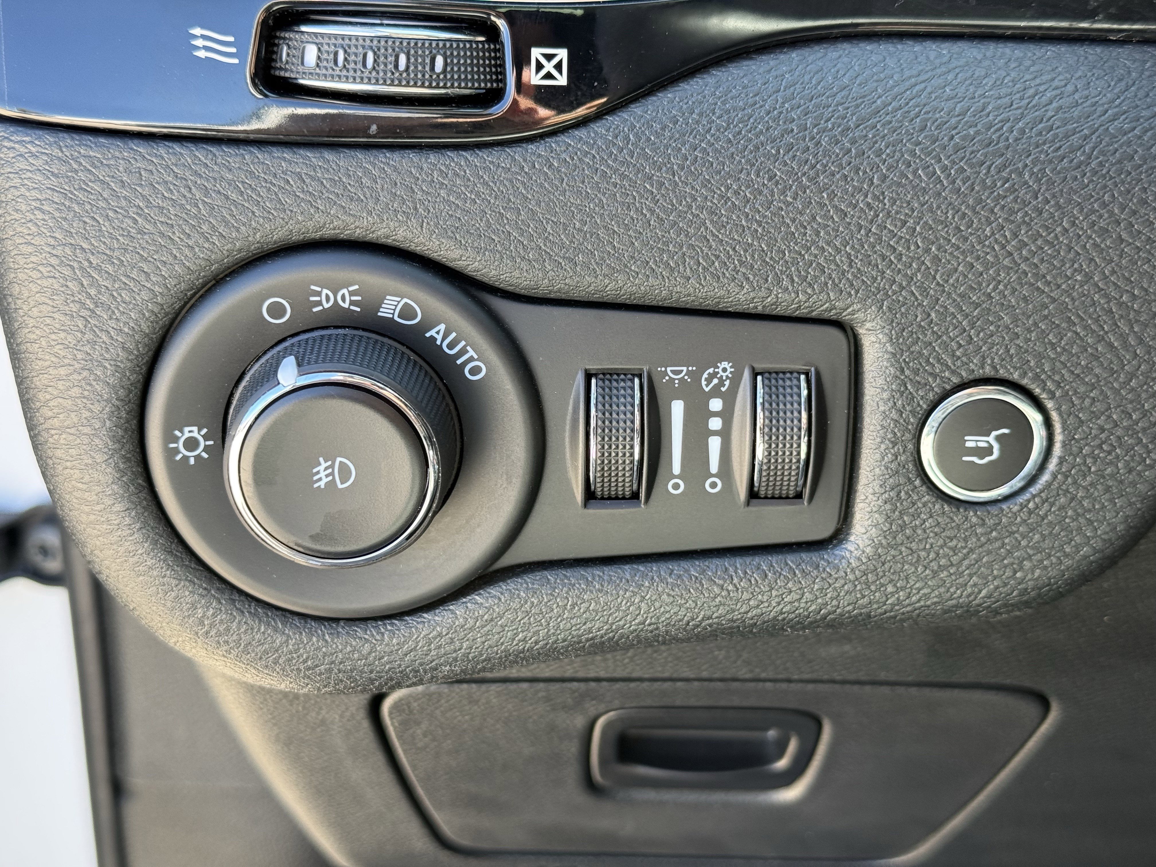 Used 2023 Jeep Cherokee Altitude Lux image 26