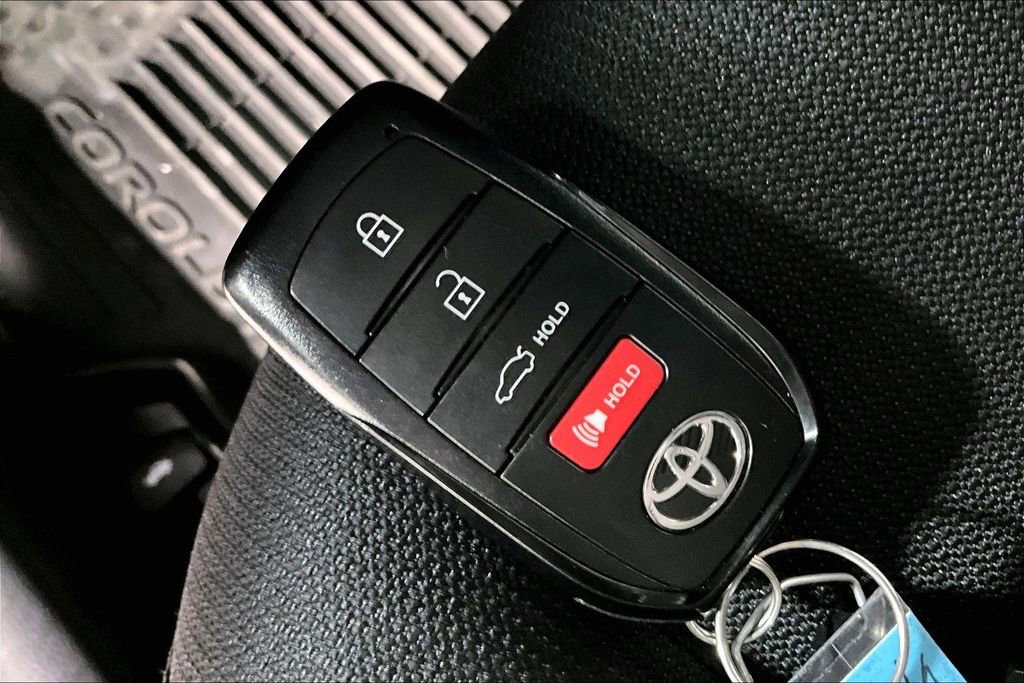 Used 2025 Toyota Corolla SE image 12
