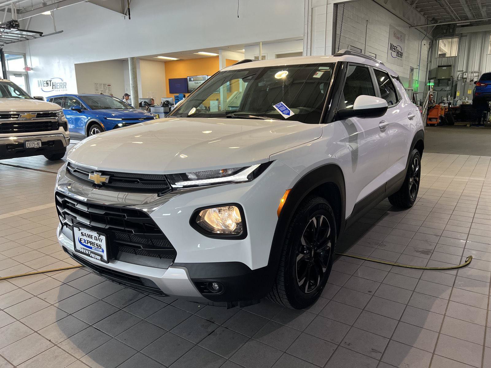 Used 2022 Chevrolet TrailBlazer LT FWD image 4
