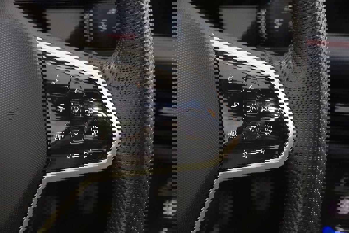 Used 2025 Volkswagen Jetta GLI Autobahn image 33