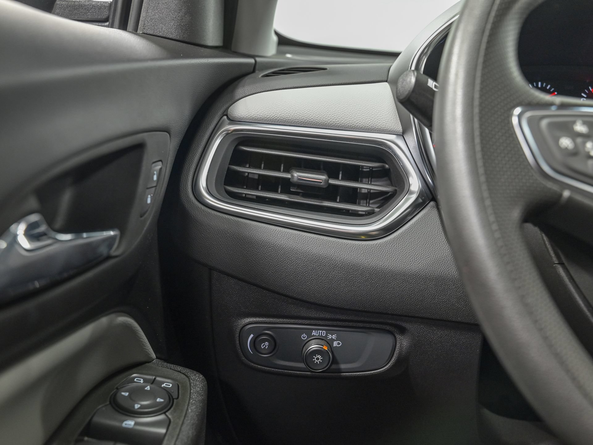 Used 2024 Chevrolet Equinox LS FWD image 17