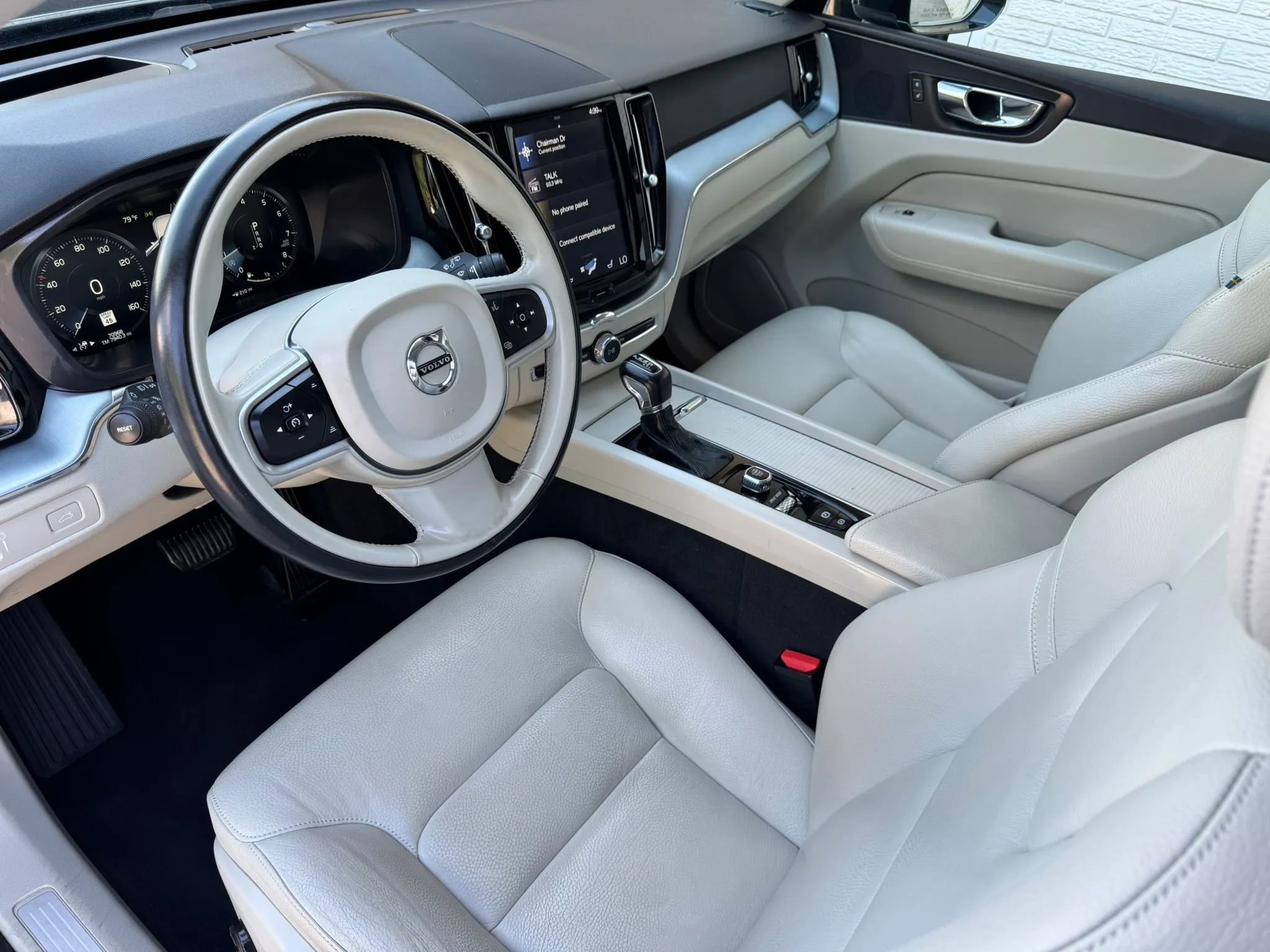 Used 2018 Volvo XC60 T5 Momentum w/ Convenience Package AWD/4WD image 13