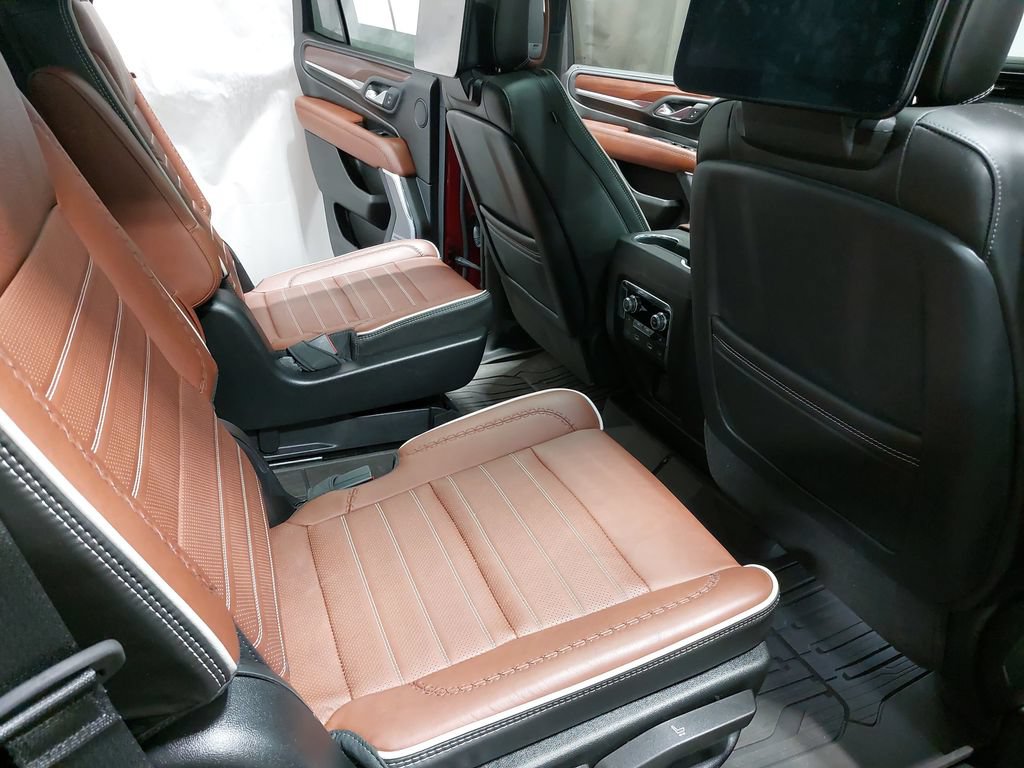Used 2024 GMC Yukon Denali Ultimate AWD/4WD image 11