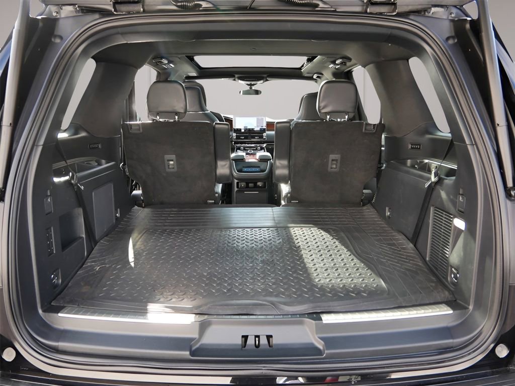 Used 2024 Lincoln Navigator Reserve AWD/4WD image 12
