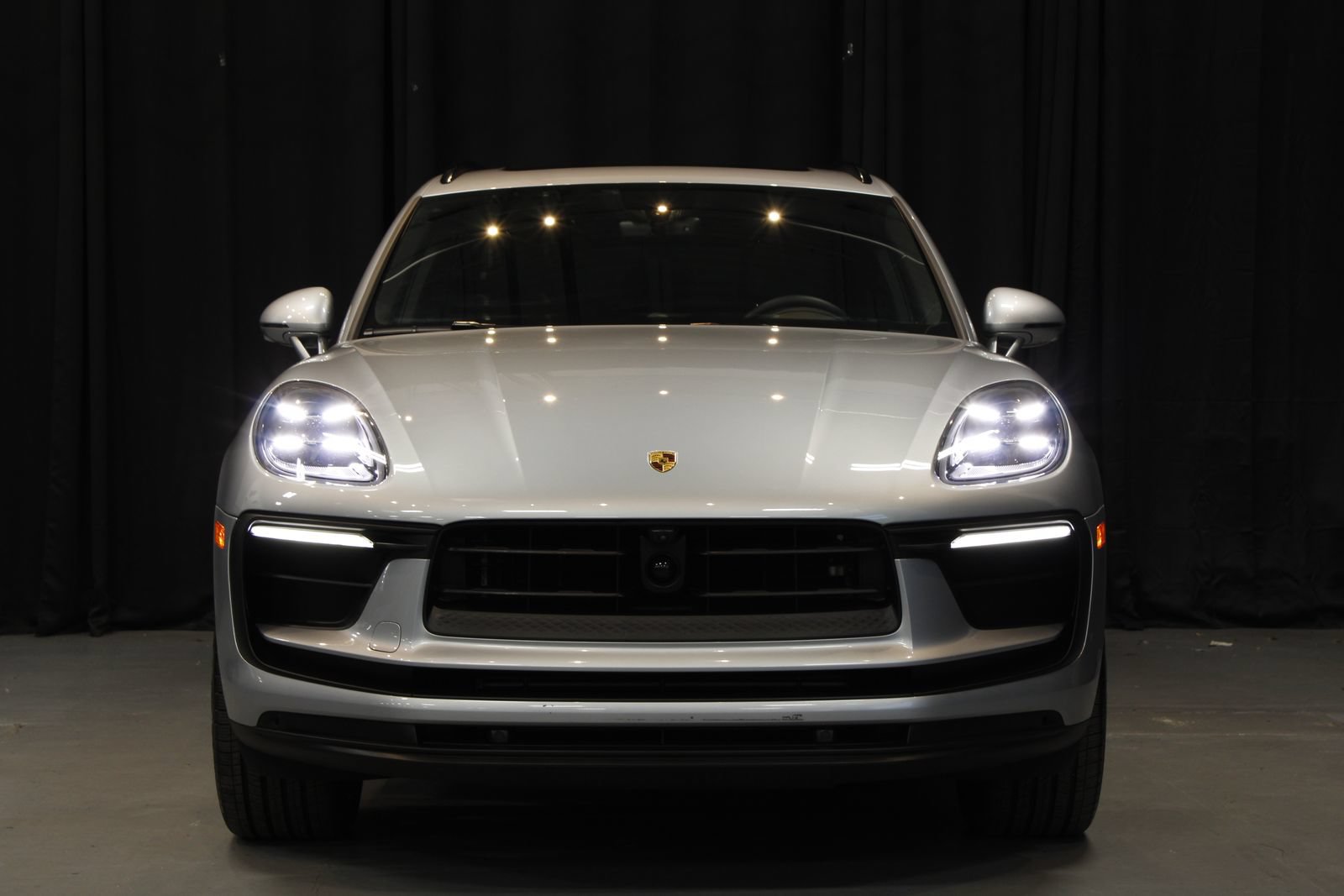 Certified 2026 Porsche Macan AWD/4WD image 10