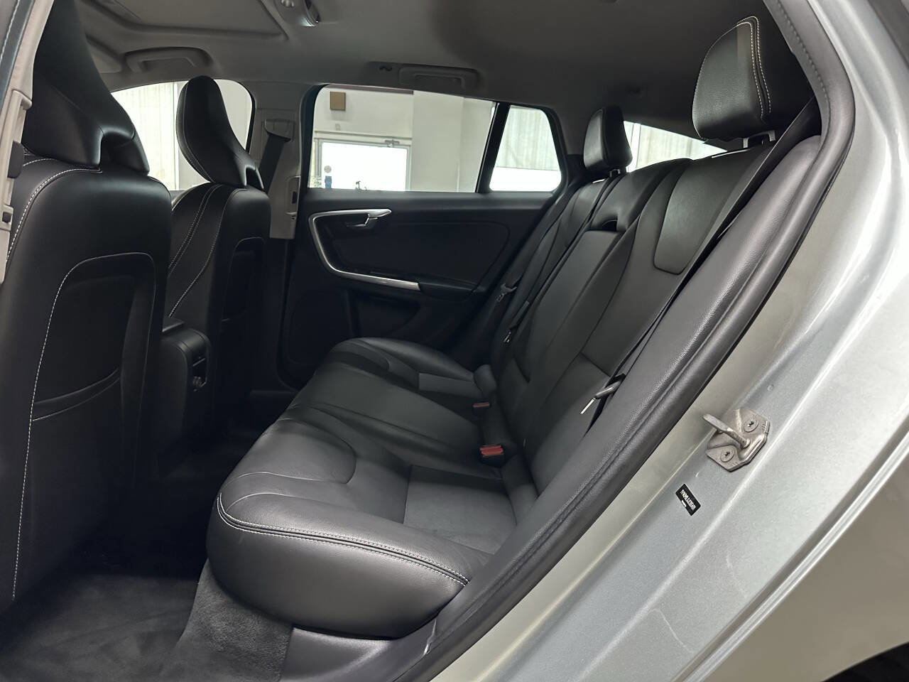 Used 2018 Volvo V60 T5 Dynamic w/ Vision Package image 13