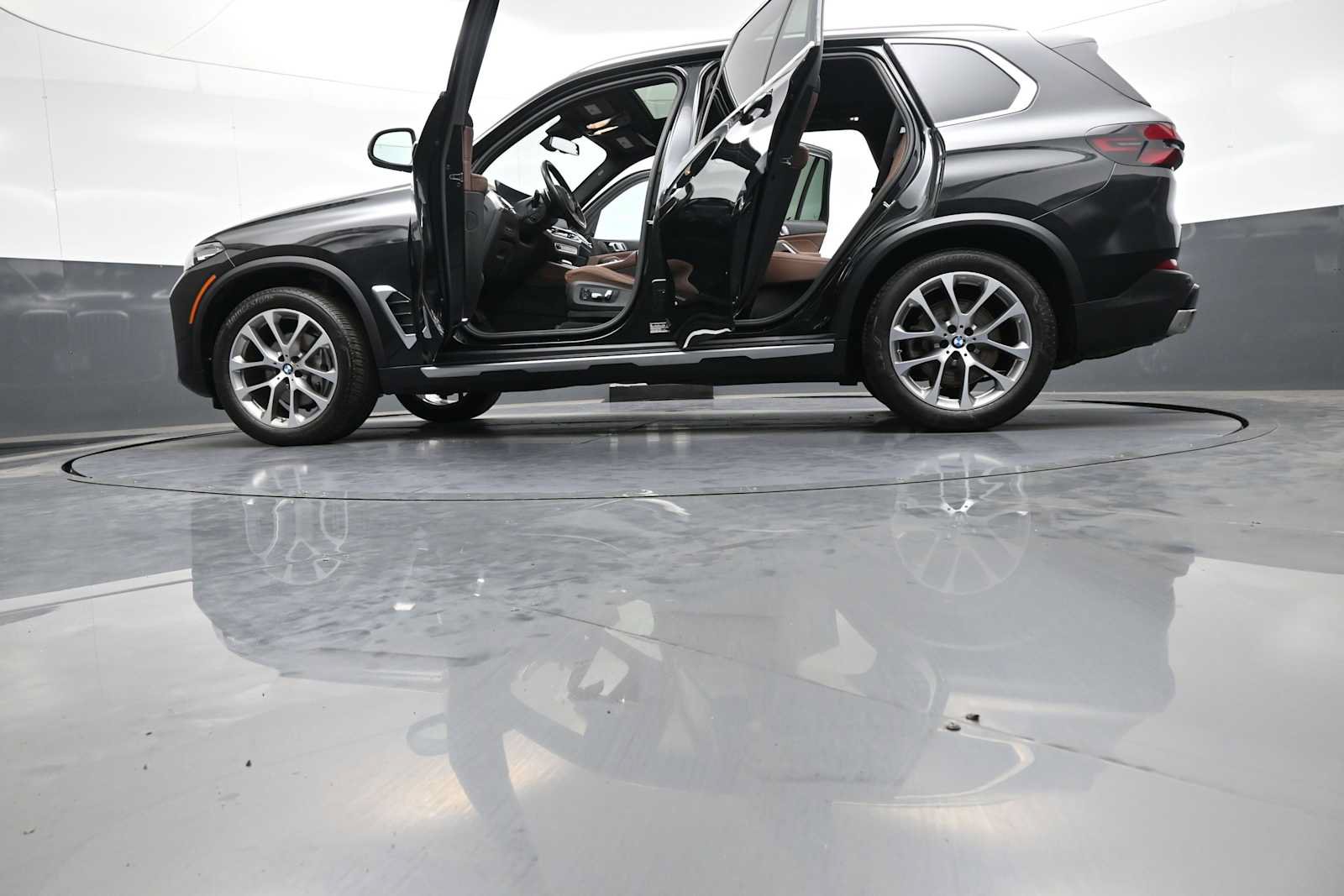 Used 2024 BMW X5 xDrive40i w/ Climate Comfort Package AWD/4WD image 53