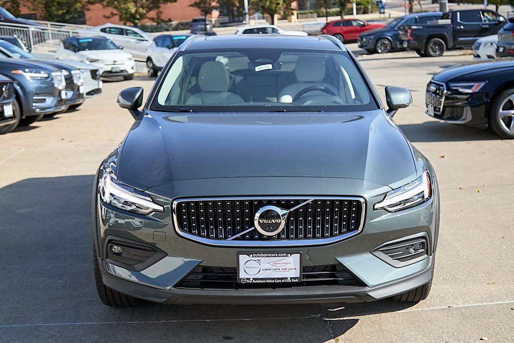 New 2026 Volvo V60 B5 Cross Country Plus w/ Climate Package image 5
