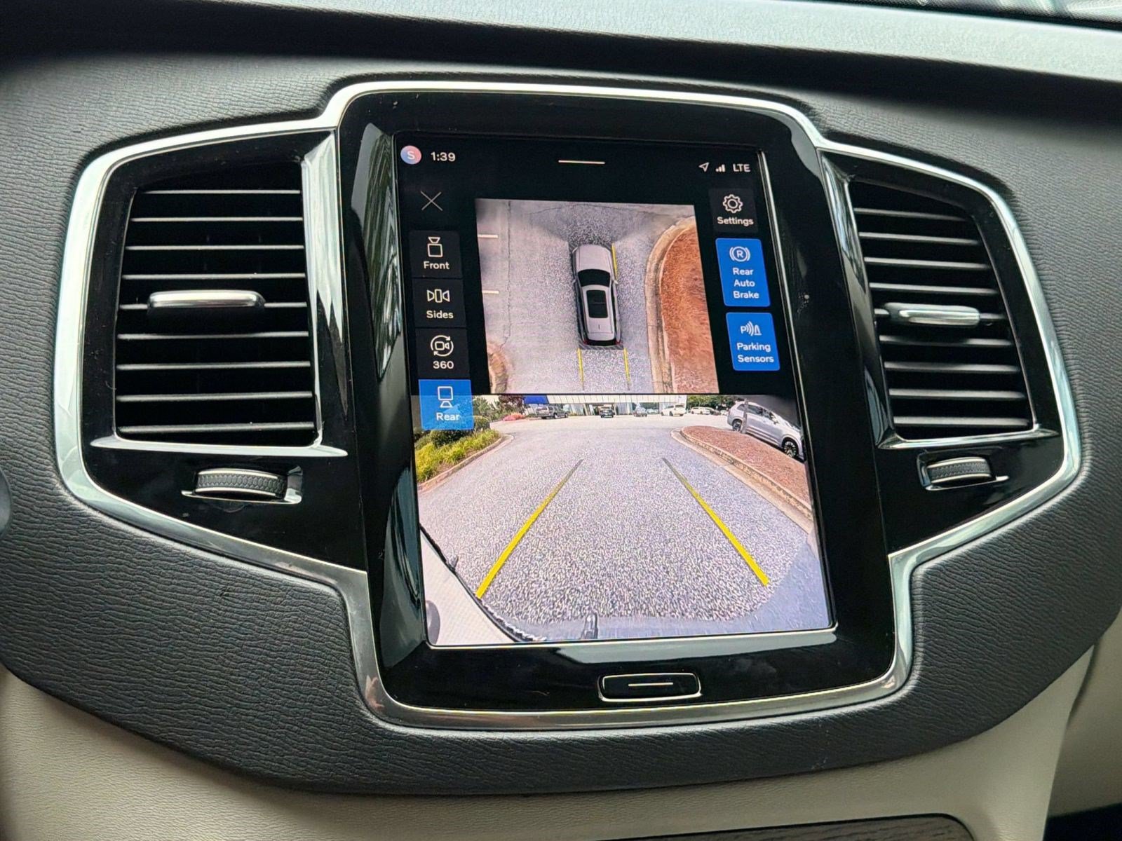 Certified 2024 Volvo XC90 T8 Plus w/ Protection Package Premier AWD/4WD image 18