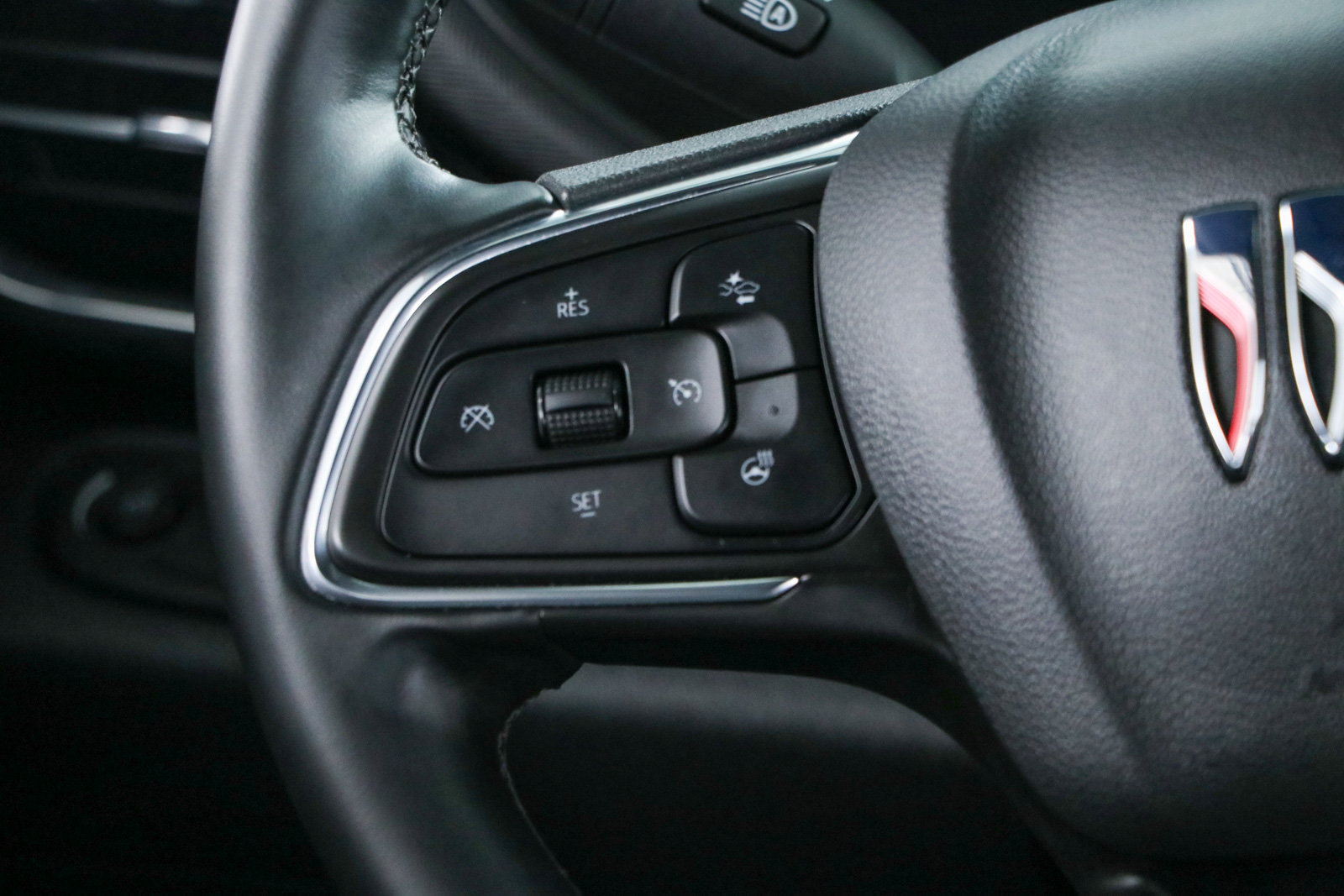 Used 2025 Buick Envista Sport Touring w/ Convenience I Package FWD image 13