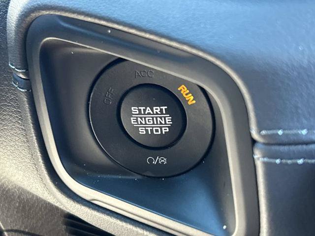 Used 2025 Jeep Gladiator Mojave w/ Convenience Group AWD/4WD image 12