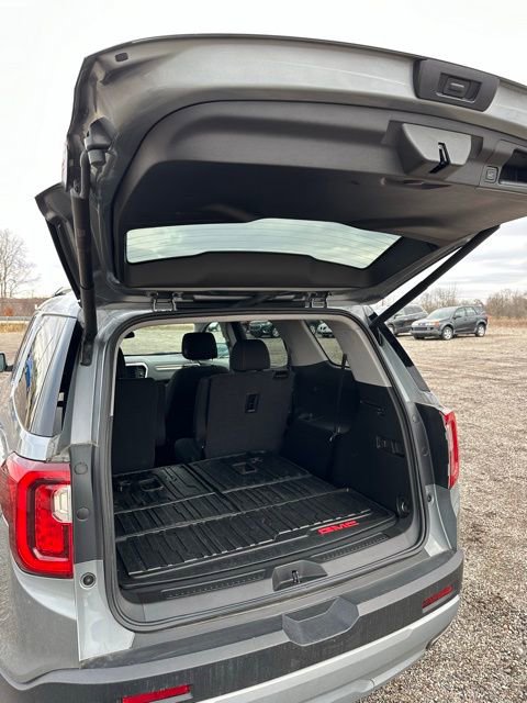 Used 2023 GMC Acadia SLE w/ Driver Convenience Package image 12