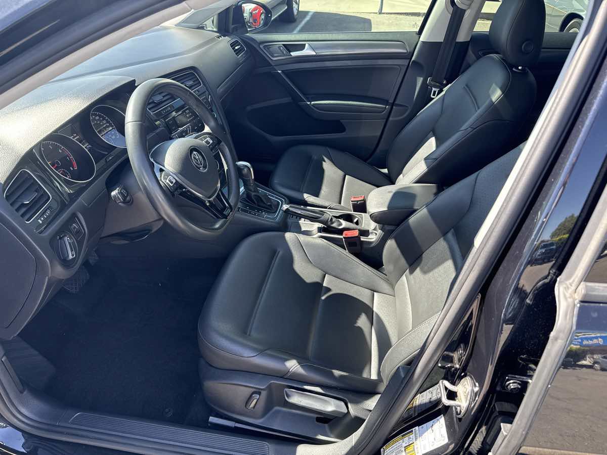 Used 2020 Volkswagen Golf 4-Door FWD image 12