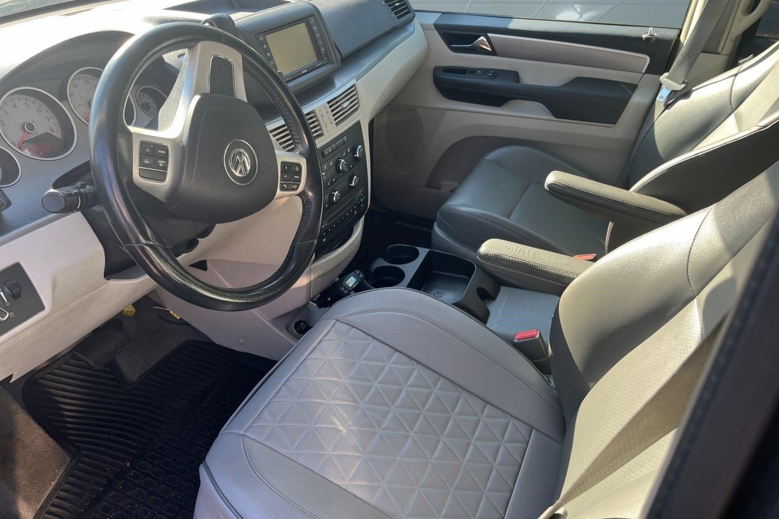 Used 2012 Volkswagen Routan SE image 6