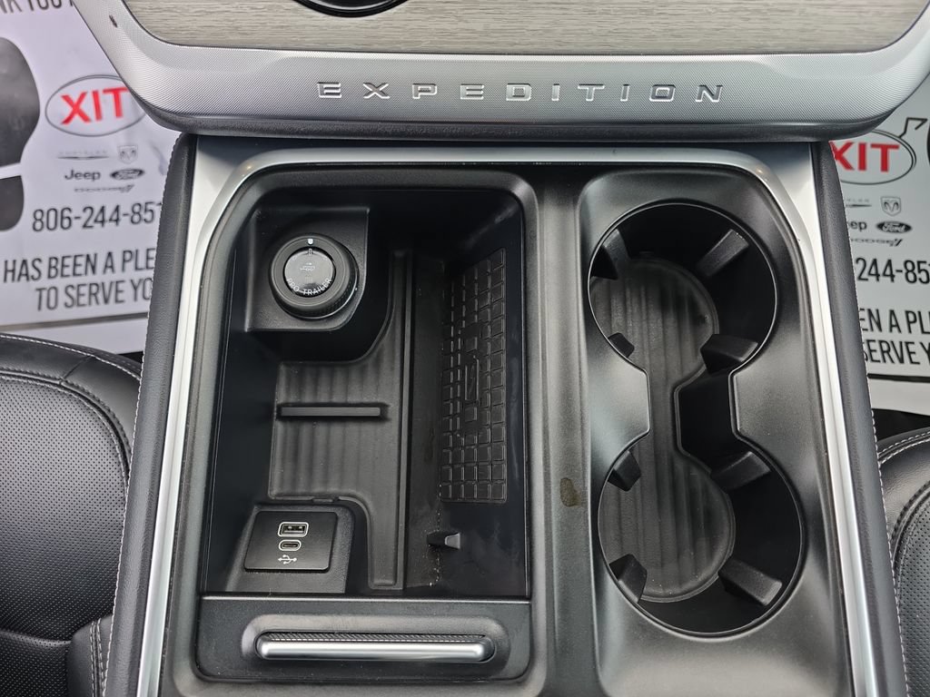 Used 2025 Ford Expedition Max Platinum AWD/4WD image 15