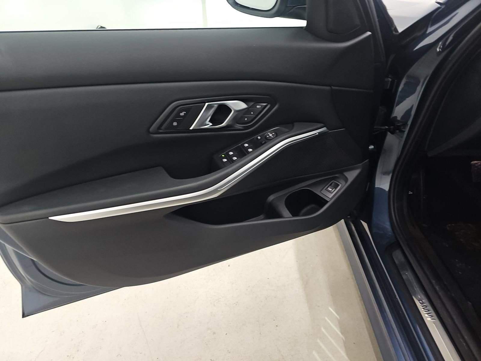 Used 2025 BMW 330i Sedan image 9