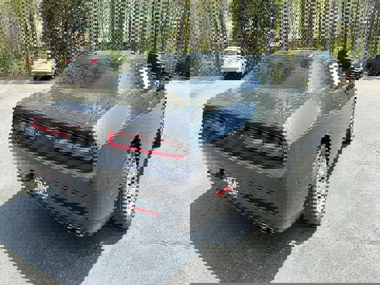 Used 2016 Dodge Challenger SXT image 5