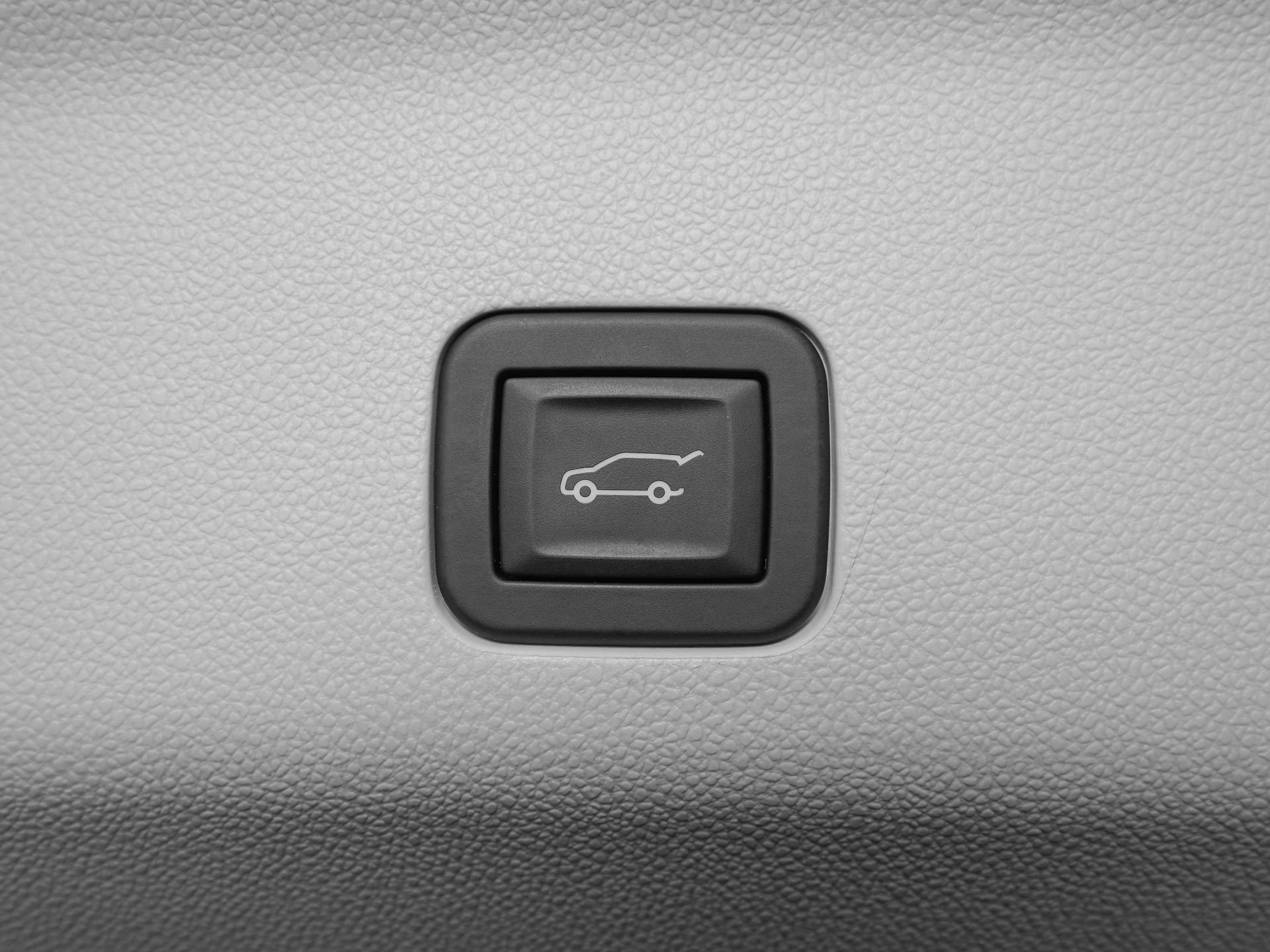 Used 2026 Cadillac Escalade Platinum Sport w/ LPO, Floor Liner Package AWD/4WD image 15