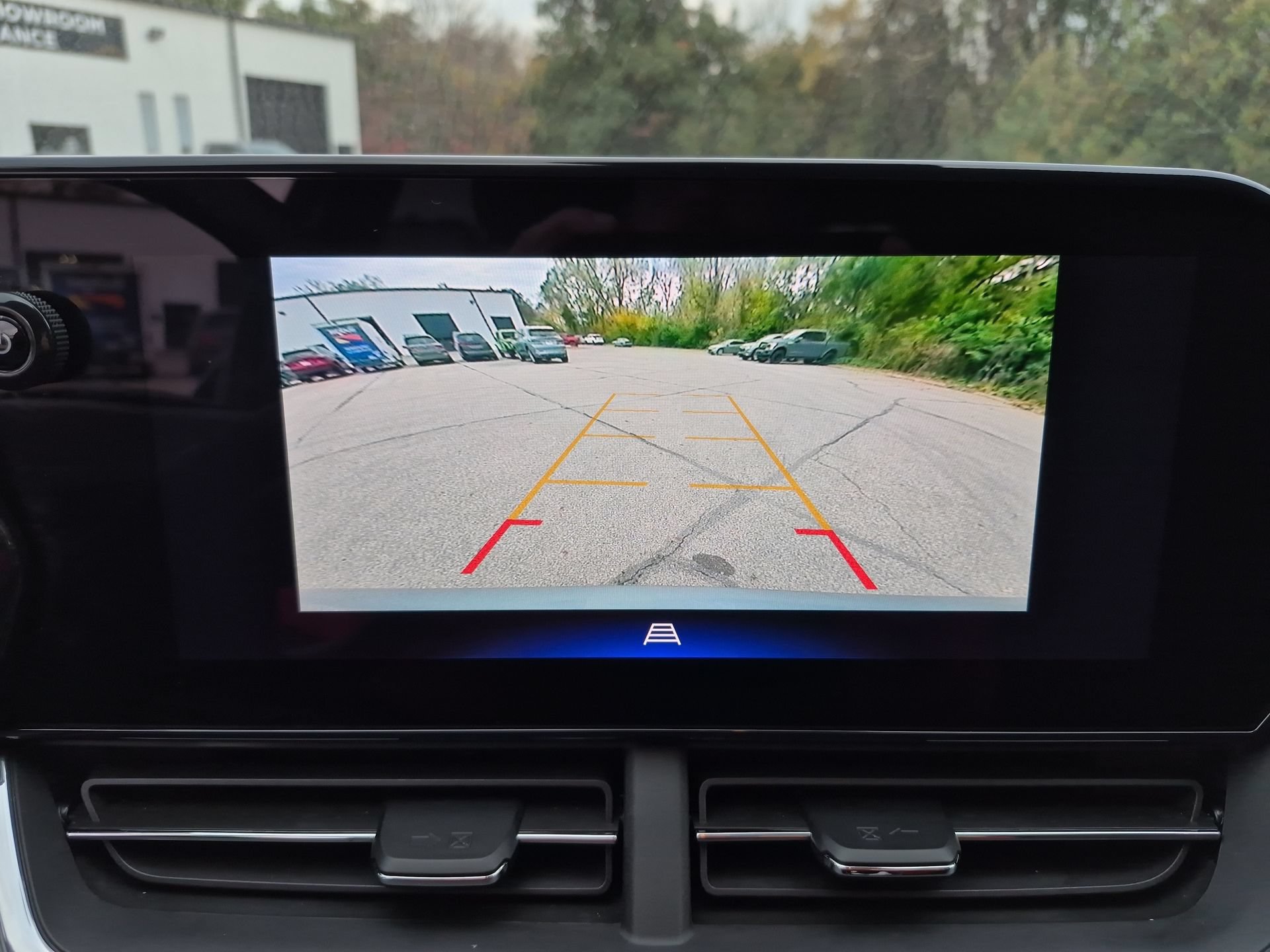 Used 2025 Chevrolet Trax LT FWD image 15