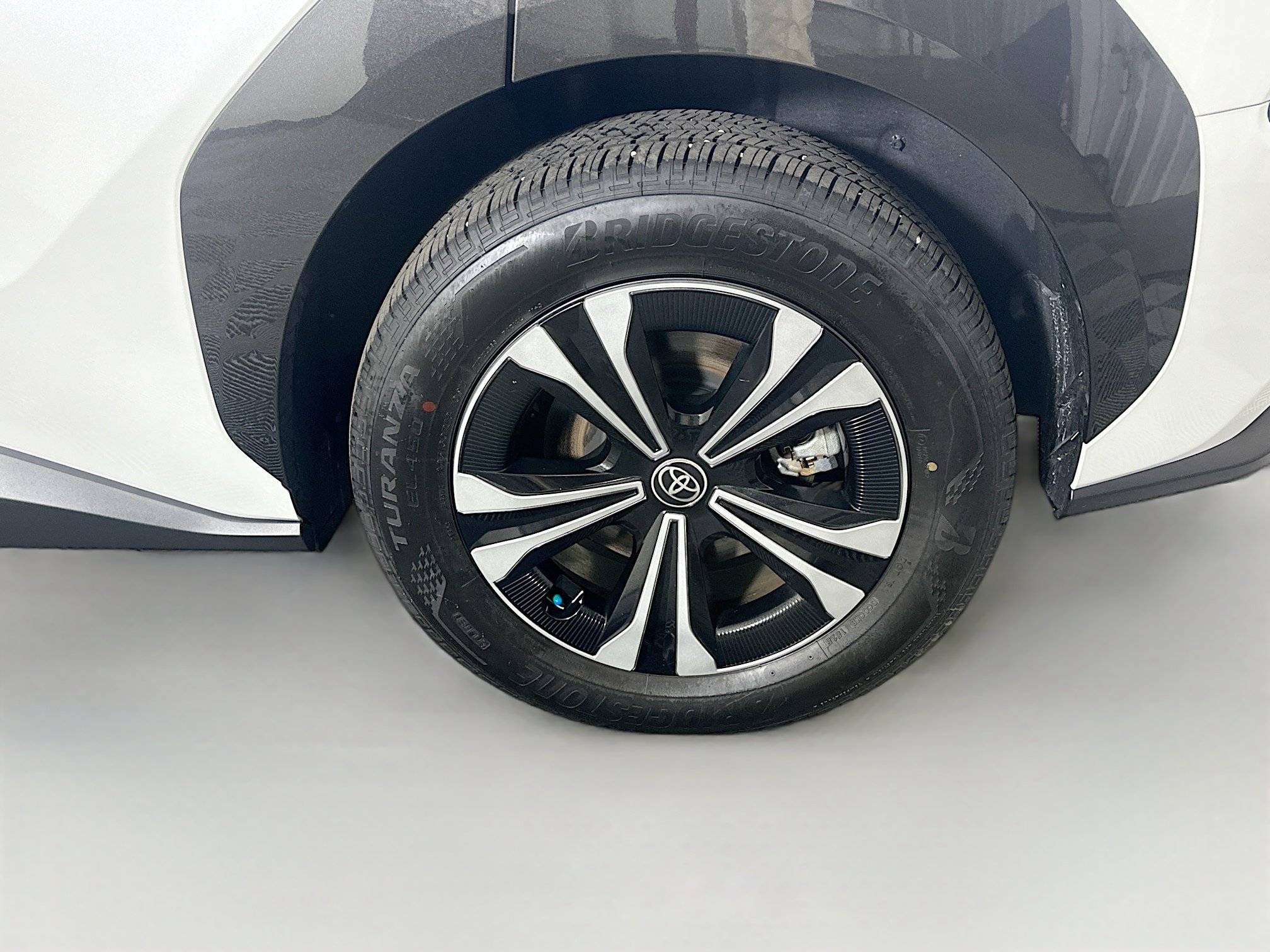 Used 2025 Toyota bZ4X FWD image 11