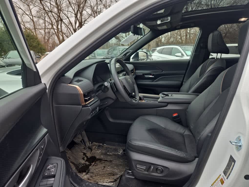 Used 2024 Toyota Grand Highlander AWD Hybrid image 13