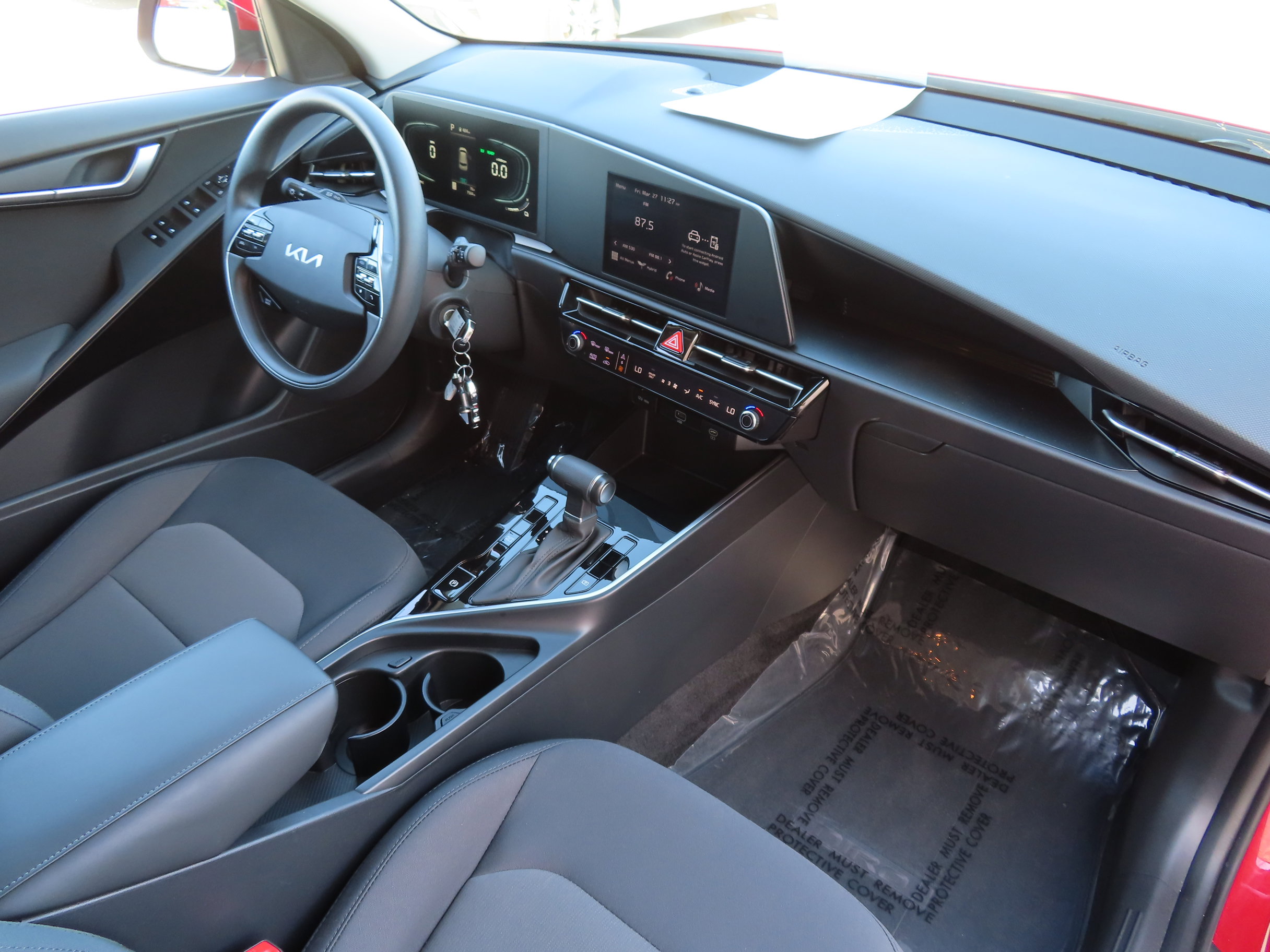 Used 2025 Kia Niro LX image 17