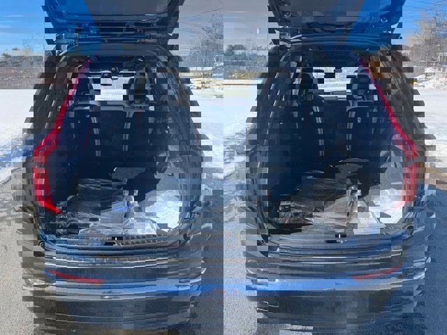 New 2026 Volvo XC90 B6 Plus w/ Protection Package Premier image 4