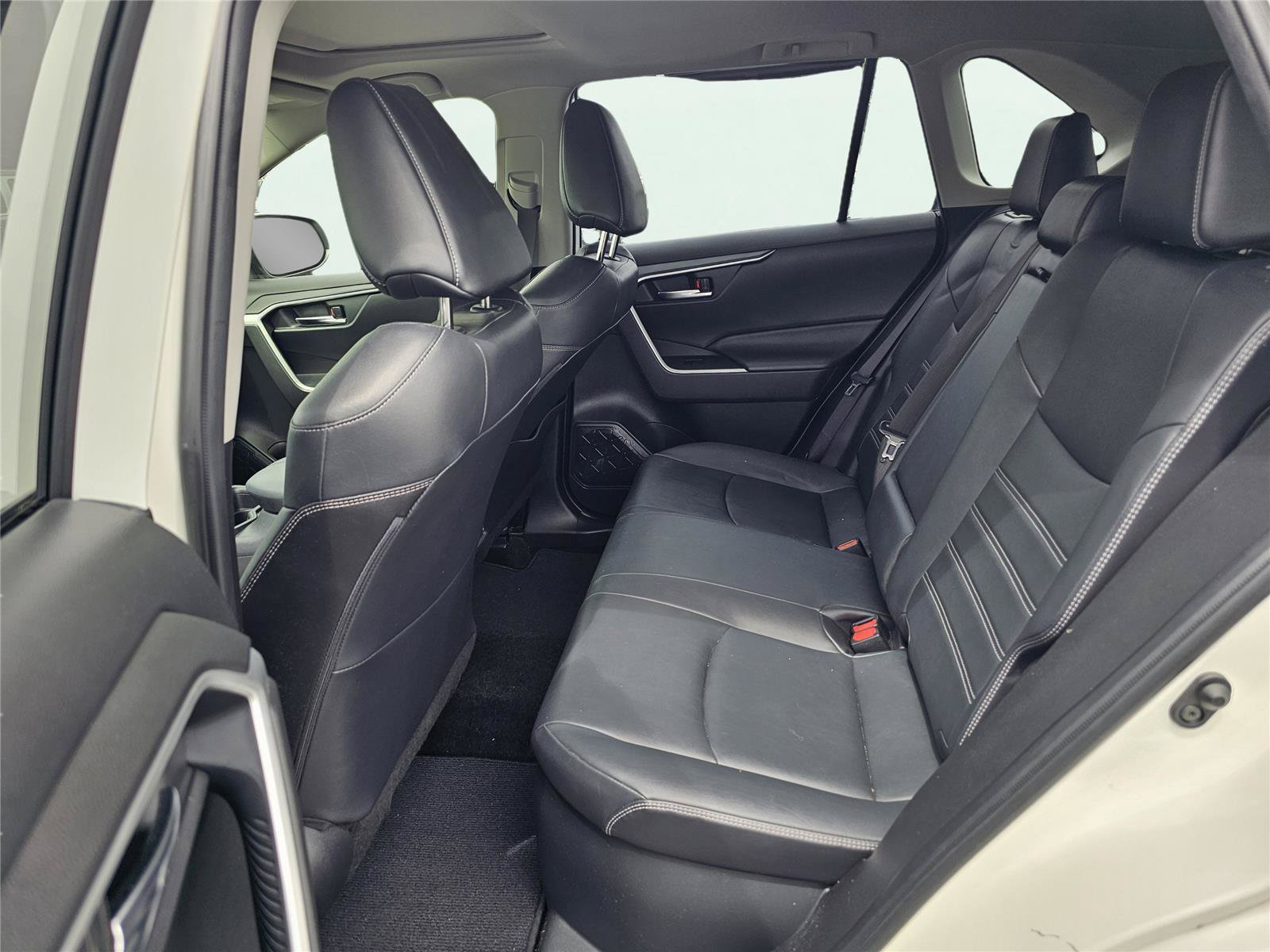 Used 2021 Toyota RAV4 XLE Premium AWD/4WD image 34