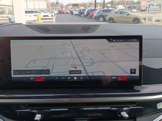 Used 2025 BMW X7 M60i image 24