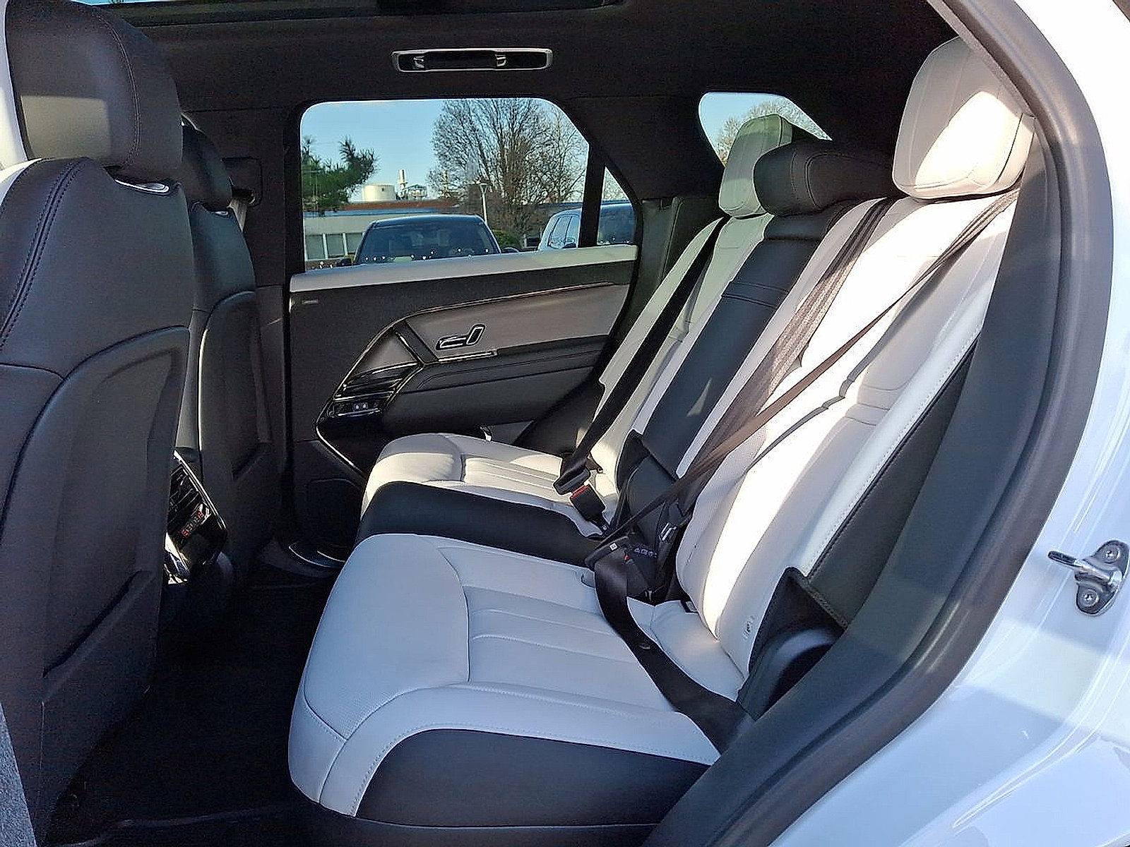 New 2025 Land Rover Range Rover Sport Dynamic SE AWD/4WD image 16