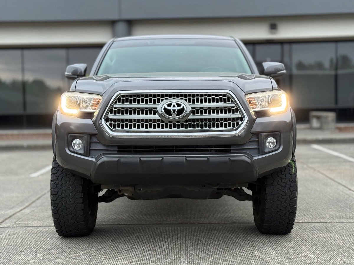 Used 2016 Toyota Tacoma TRD Off-Road w/ Towing Package AWD/4WD image 8