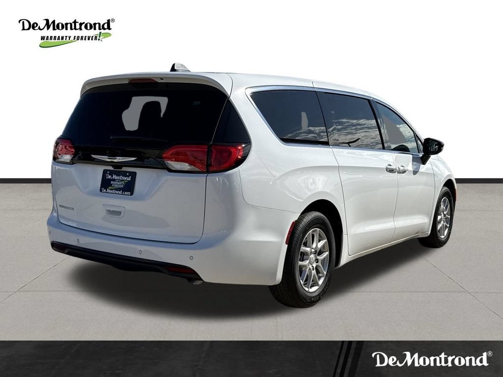 New 2026 Chrysler Voyager LX FWD image 5