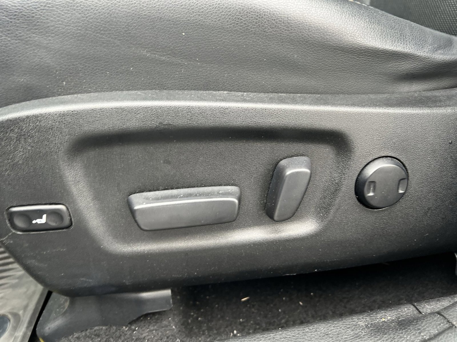 Used 2016 Toyota Highlander Limited w/ Driver Technology Package image 14