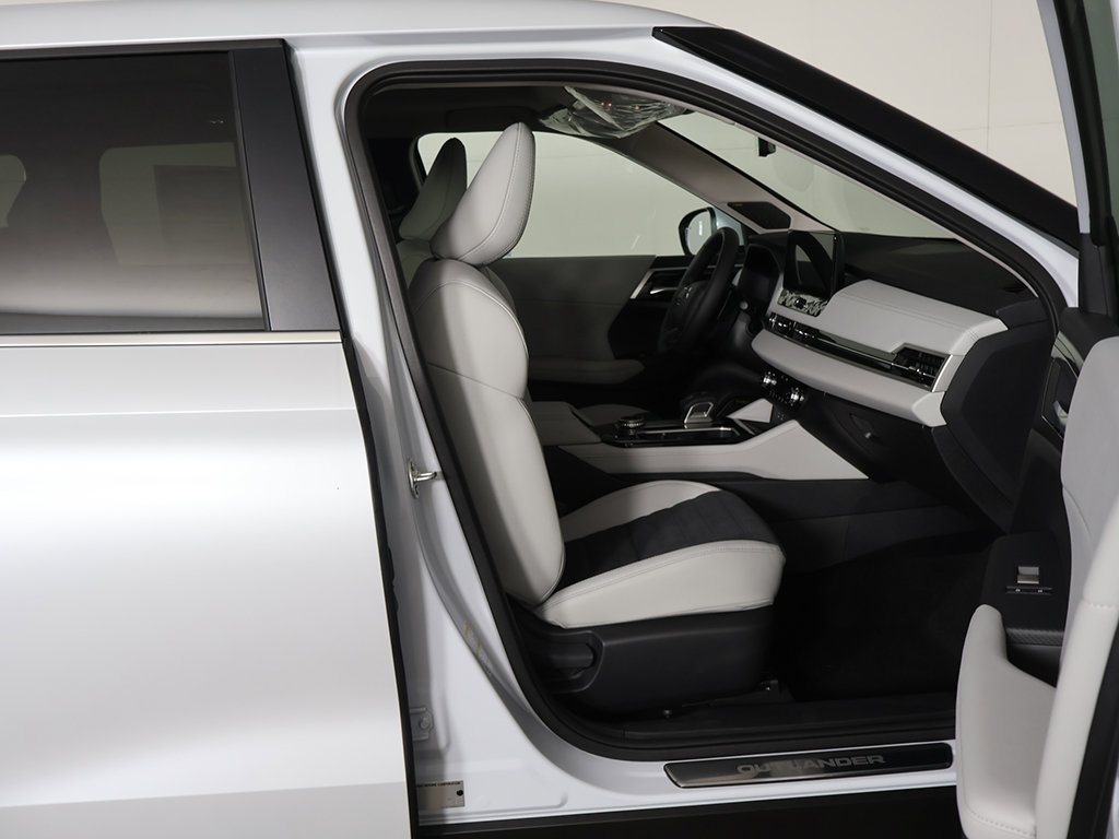 New 2026 Mitsubishi Outlander SE AWD/4WD image 32
