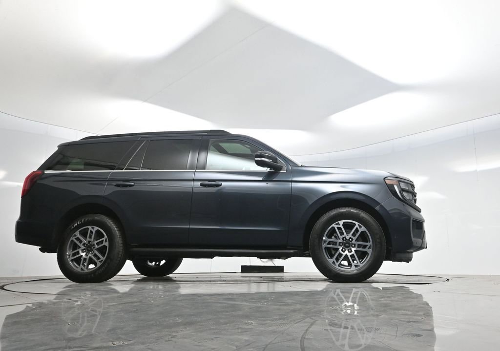 Used 2025 Ford Expedition Active RWD image 65