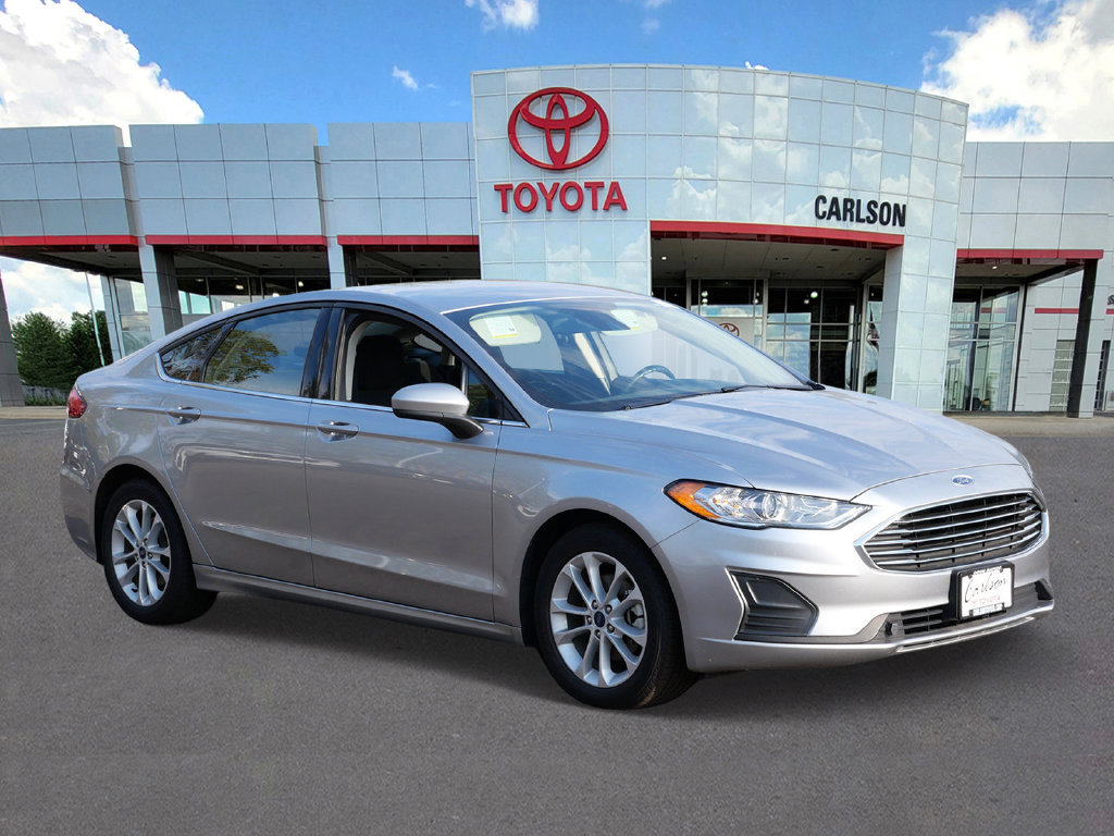 Used 2020 Ford Fusion SE FWD image 2