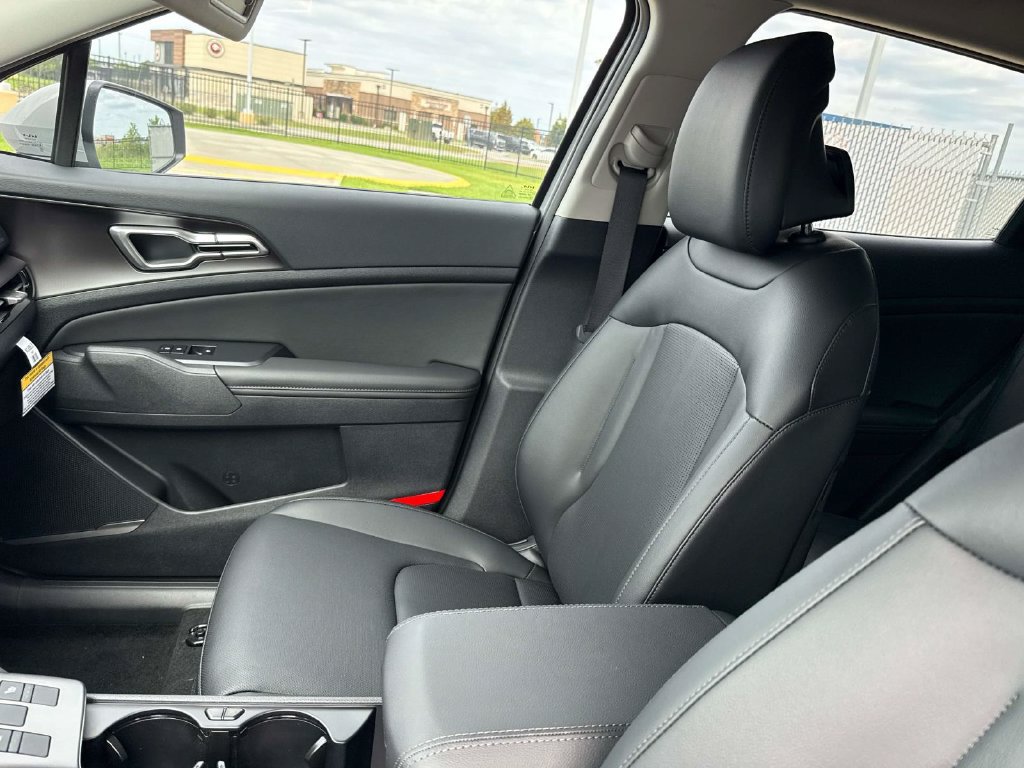 New 2027 Kia Sportage EX FWD image 17