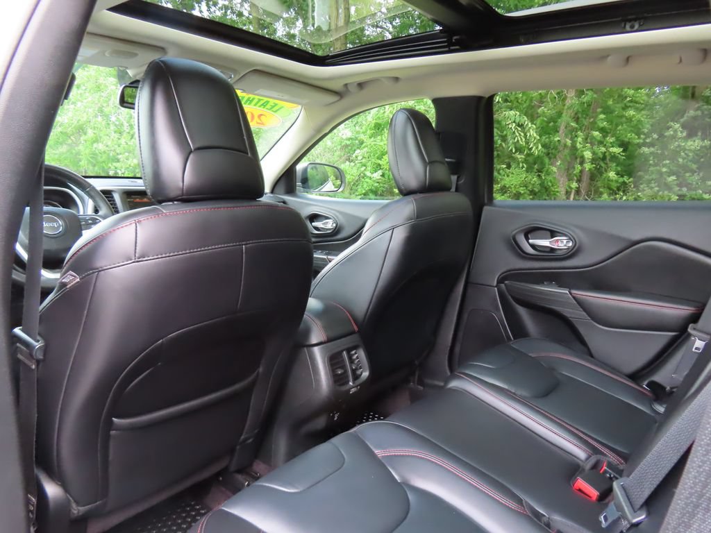 Used 2016 Jeep Cherokee Trailhawk w/ Comfort/Convenience Group AWD/4WD image 30
