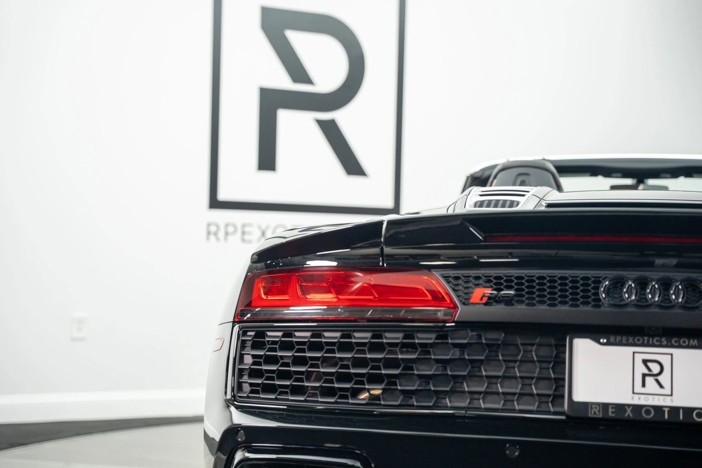 Used 2021 Audi R8 V10 w/ Premium Package image 19
