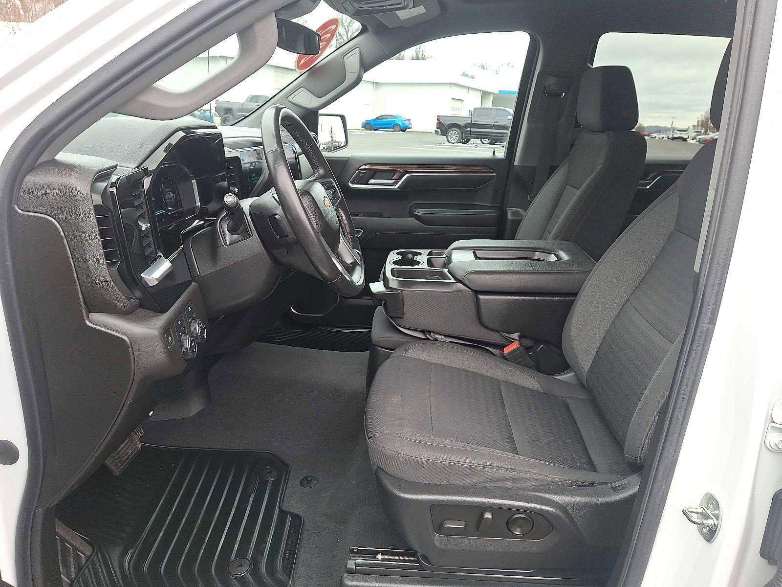 Used 2022 Chevrolet Silverado 1500 LT image 13