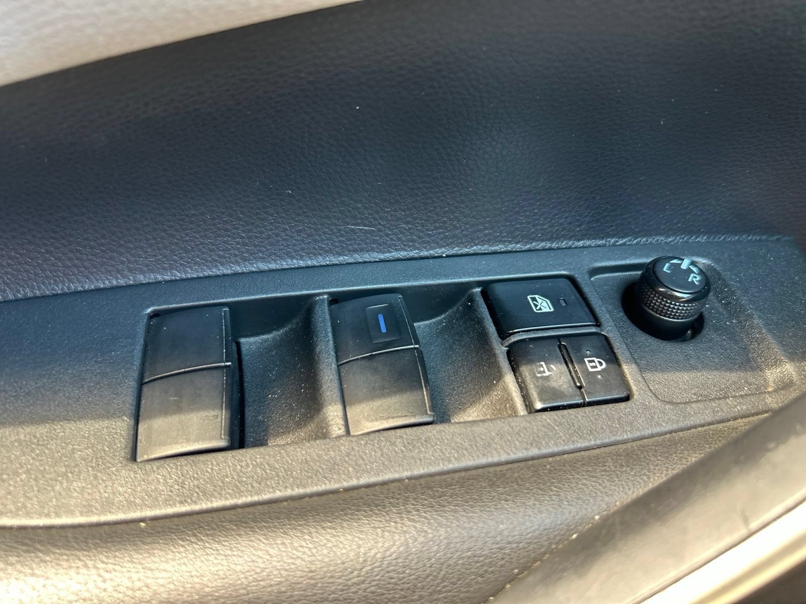 Used 2022 Toyota Corolla SE FWD image 24