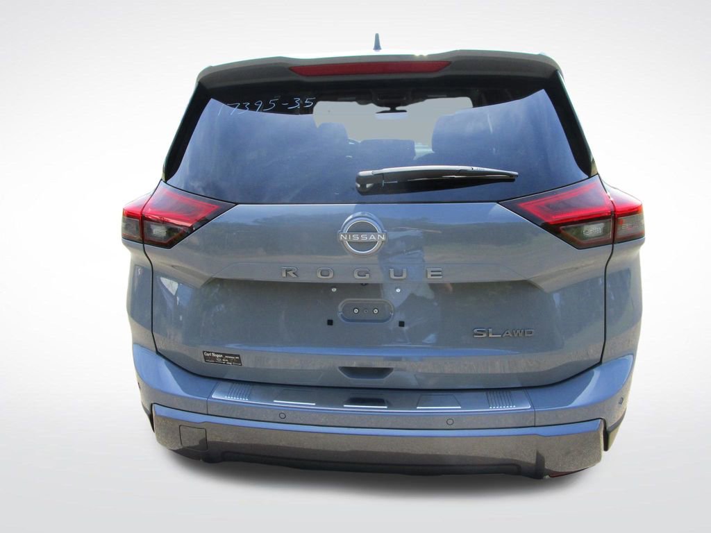 Used 2025 Nissan Rogue SL AWD/4WD image 9