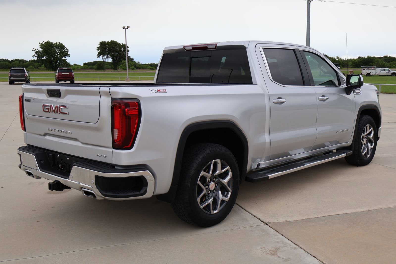 Used 2022 GMC Sierra 1500 SLT AWD/4WD image 8