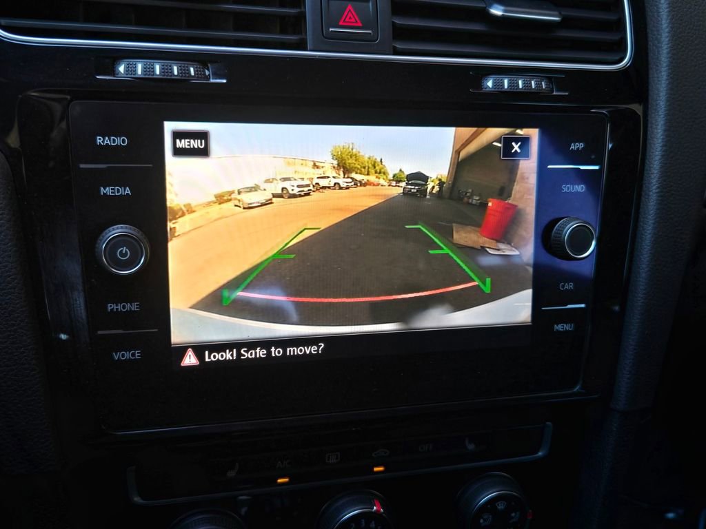 Used 2018 Volkswagen GTI SE FWD image 17