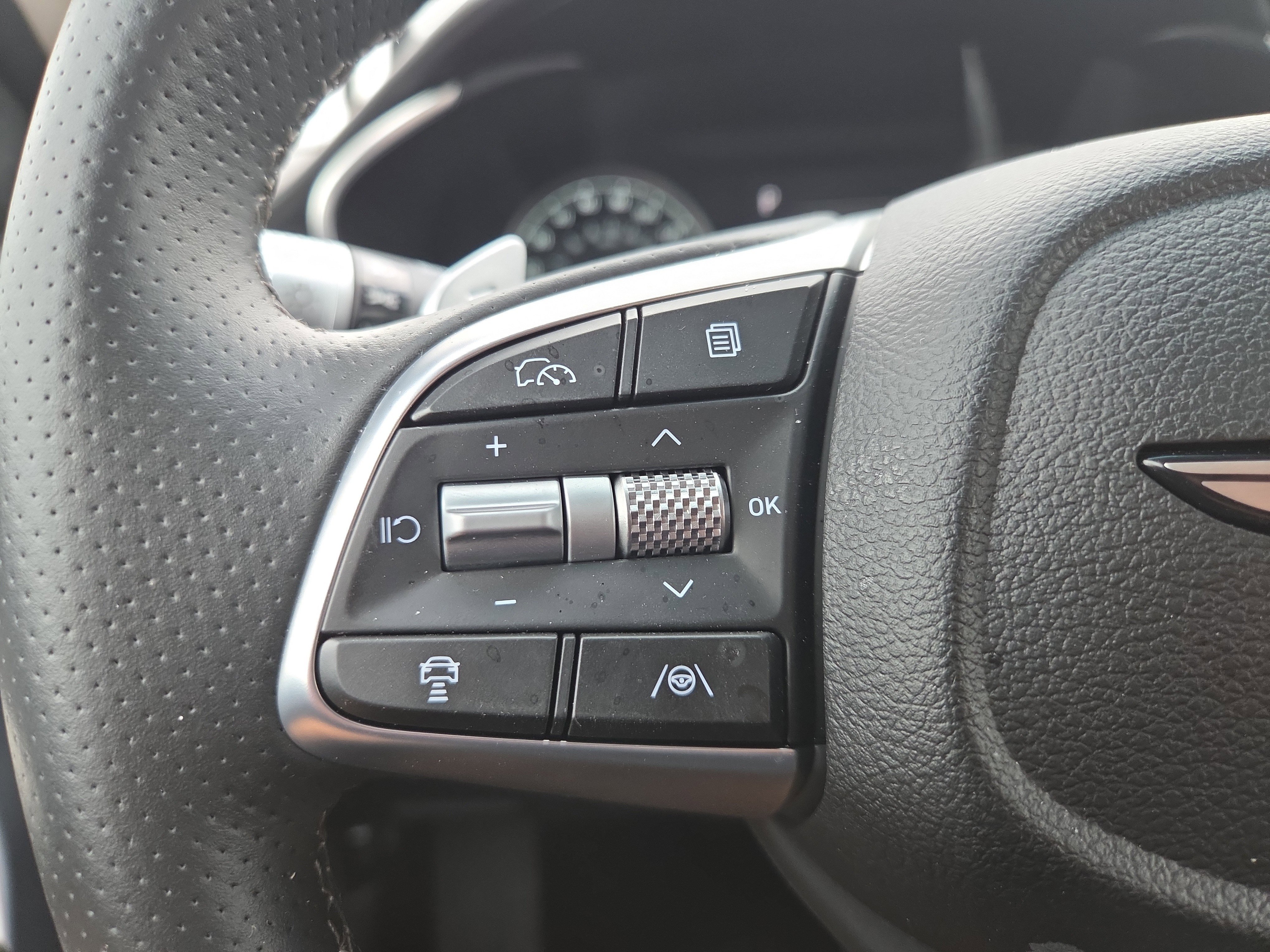 Used 2025 Genesis G70 2.5T image 11