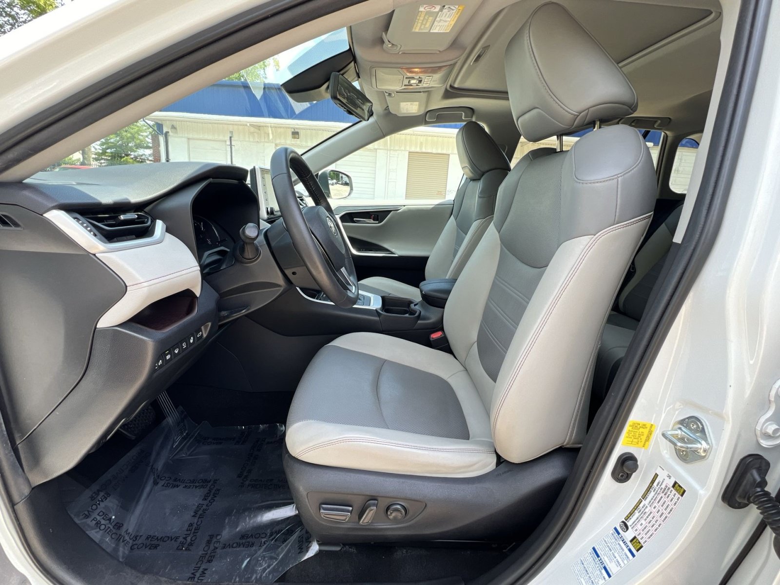 Used 2020 Toyota RAV4 Limited AWD/4WD image 26