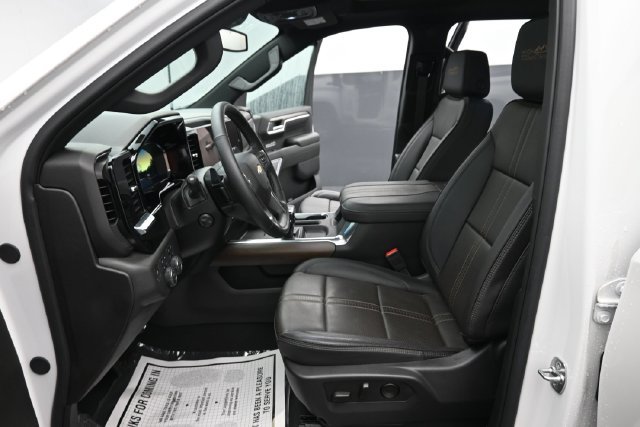 Used 2025 Chevrolet Silverado 1500 High Country w/ High Country Premium Package AWD/4WD image 14