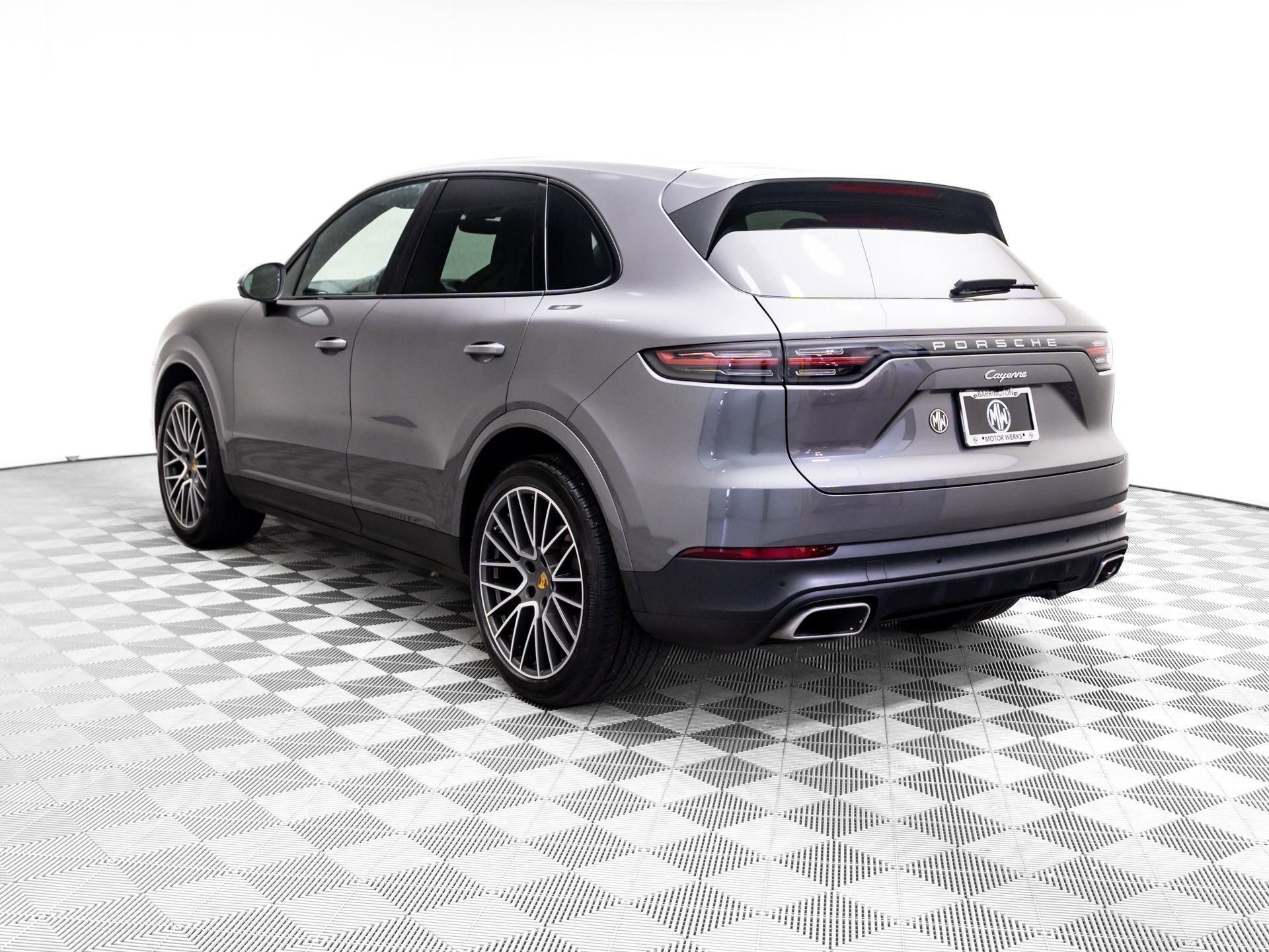 Certified 2023 Porsche Cayenne image 3
