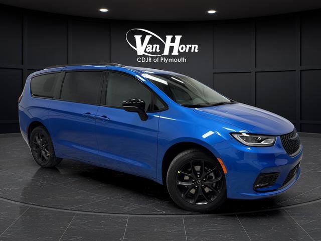 New 2026 Chrysler Pacifica Select